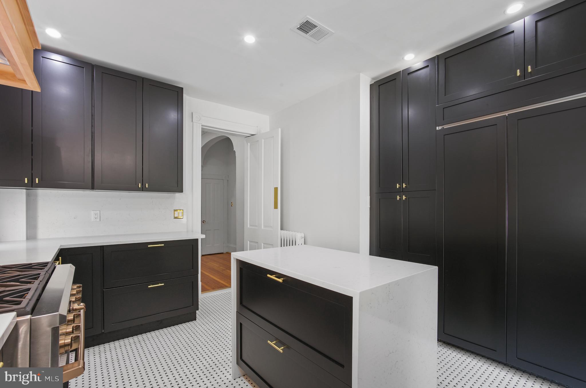 322 East Capitol Street Northeast Washington, DC 20003 - Photo 16 of 45