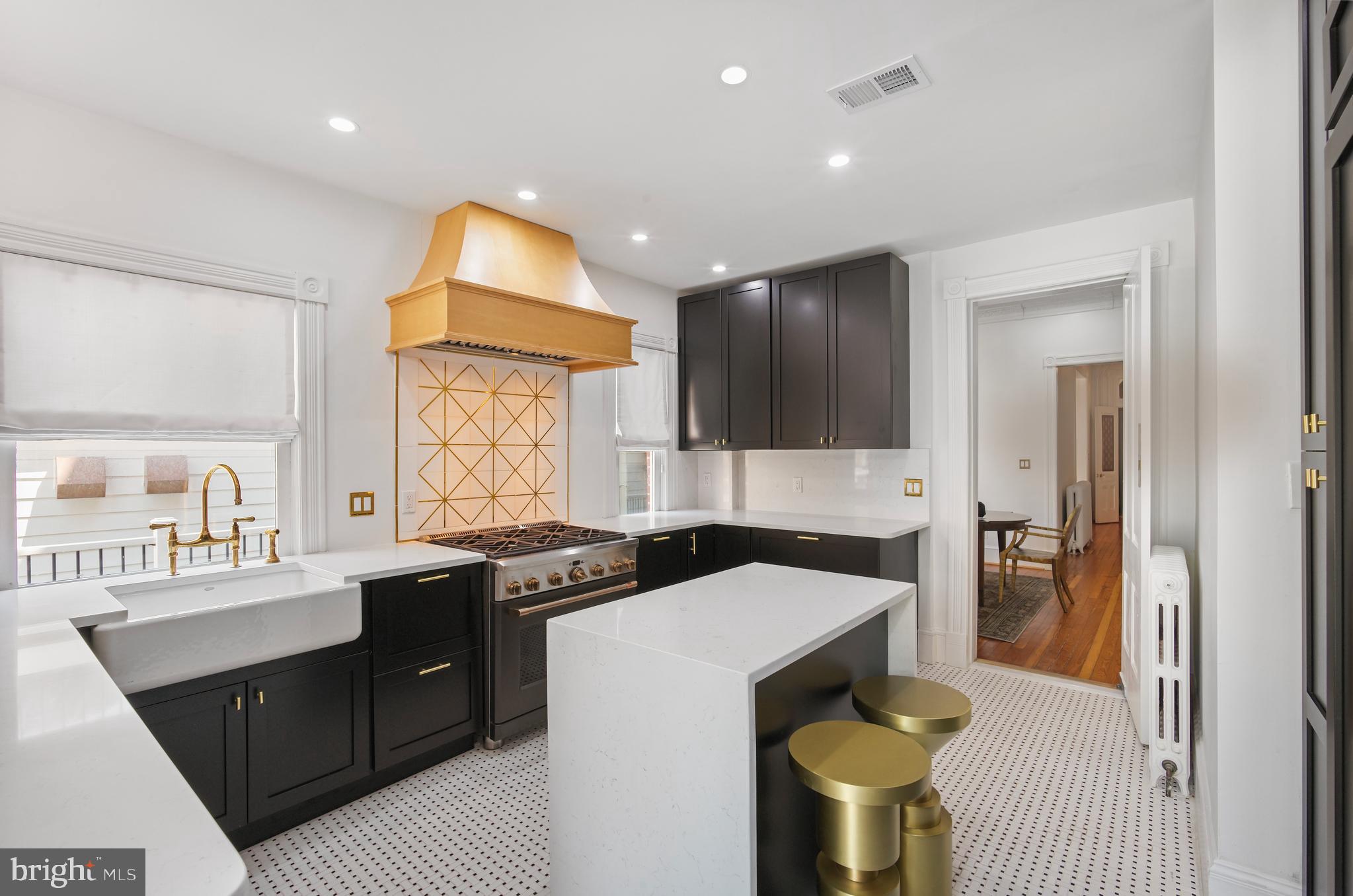 322 East Capitol Street Northeast Washington, DC 20003 - Photo 17 of 45