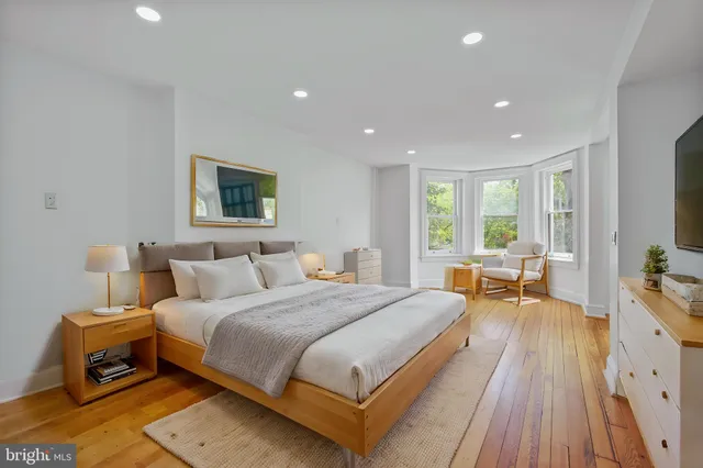 $2,750,000 | 322 East Capitol Street Northeast, Washington, DC 20003