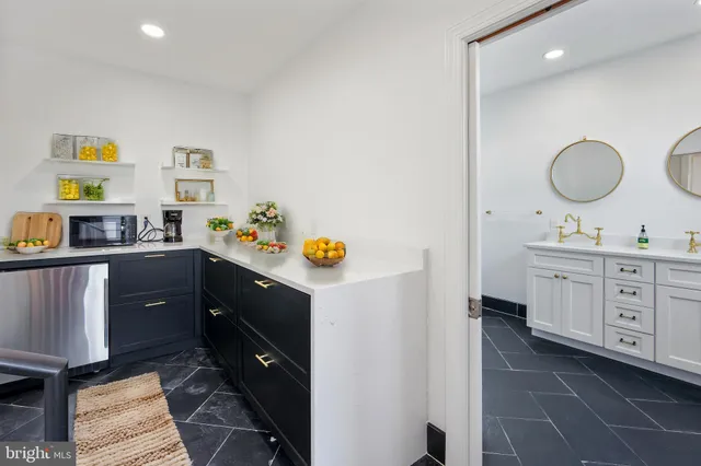 $2,750,000 | 322 East Capitol Street Northeast, Washington, DC 20003