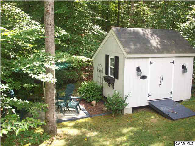 91 Riverside Drive Palmyra, VA 22963 - Photo 28 of 31 a view of house with backyard and a tub