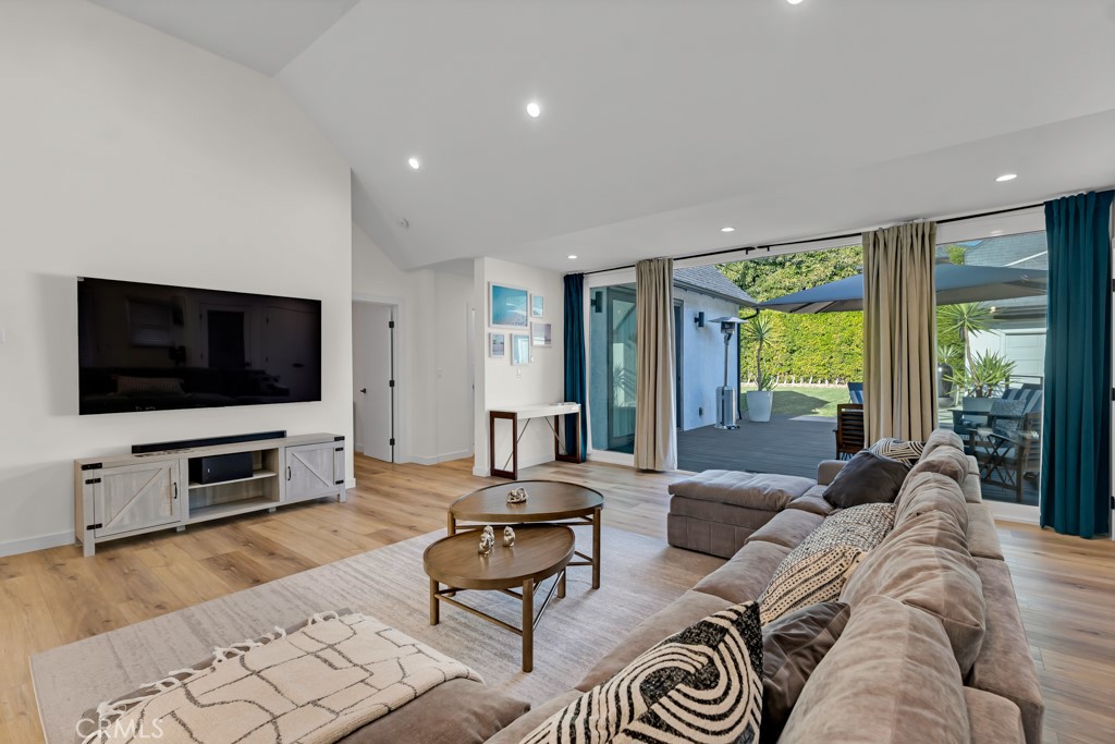 1911 West Kenneth Road Glendale, CA 91201 - Photo 15 of 38