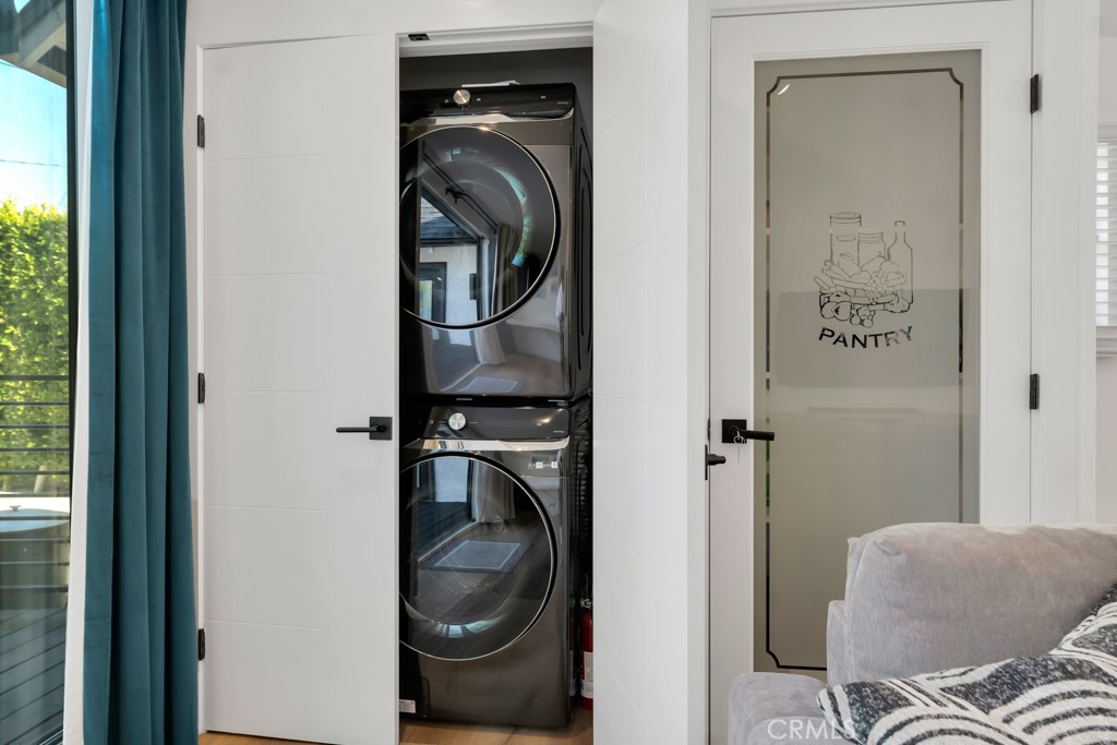 1911 West Kenneth Road Glendale, CA 91201 - Photo 16 of 38