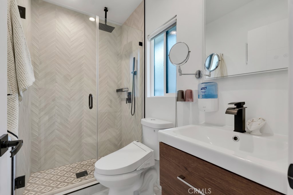 1911 West Kenneth Road Glendale, CA 91201 - Photo 20 of 38