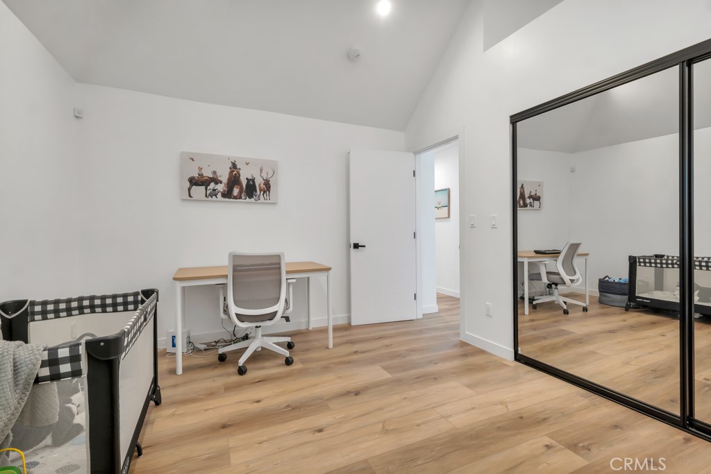 1911 West Kenneth Road Glendale, CA 91201 - Photo 23 of 38