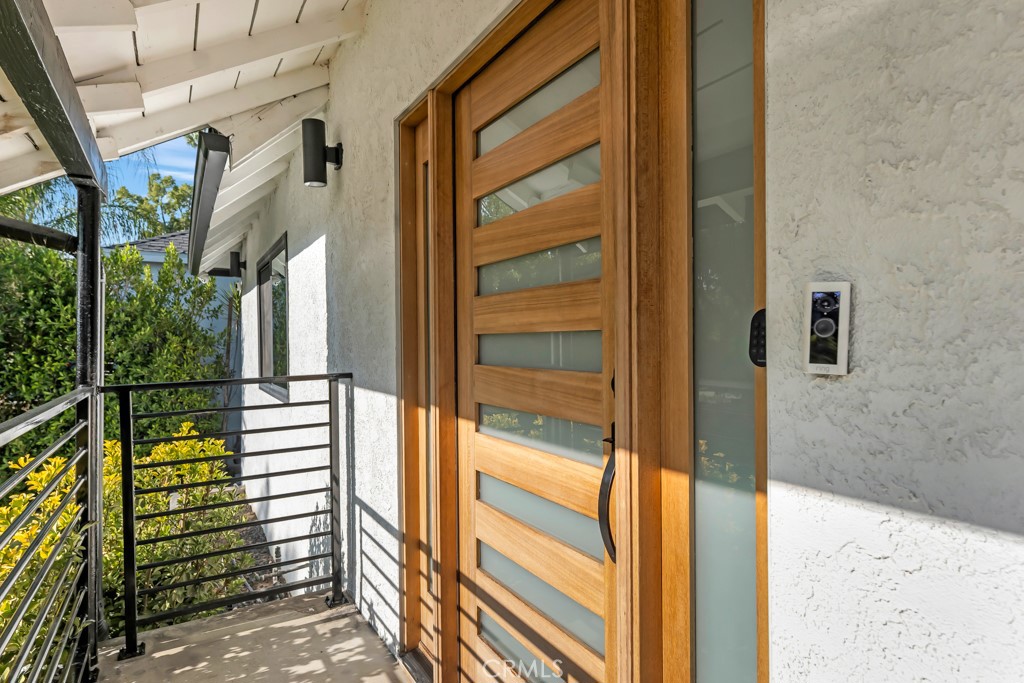 1911 West Kenneth Road Glendale, CA 91201 - Photo 7 of 38