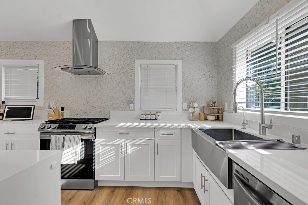 1911 West Kenneth Road Glendale, CA 91201 - Photo 9 of 38