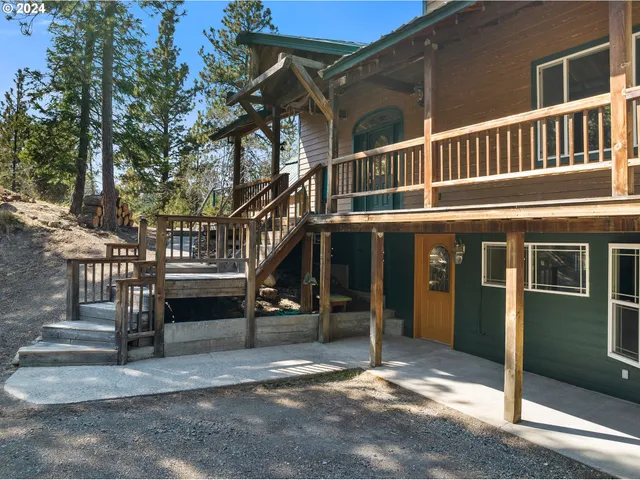 a view of building with street