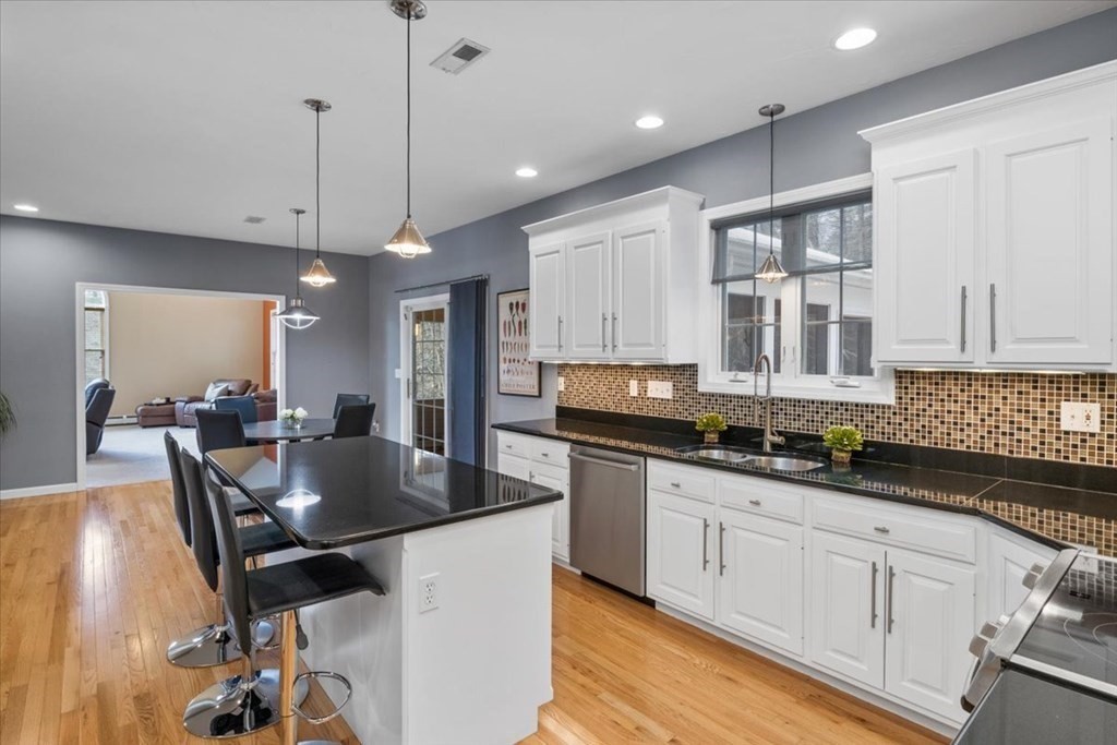 58 Meadowbrook Road Franklin, MA 02038 - Photo 8 of 42 Gallery Image 8