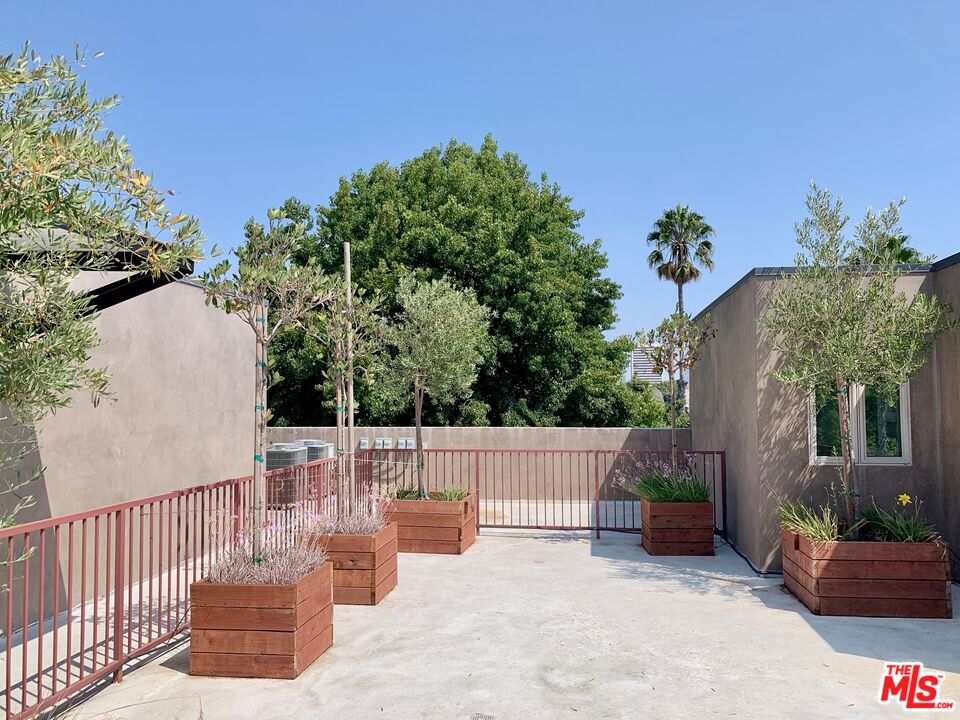 11753 Iowa Avenue, Unit 201 Los Angeles, CA 90025 - Photo 12 of 16