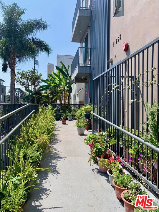 11753 Iowa Avenue, Unit 201 Los Angeles, CA 90025 - Photo 15 of 16