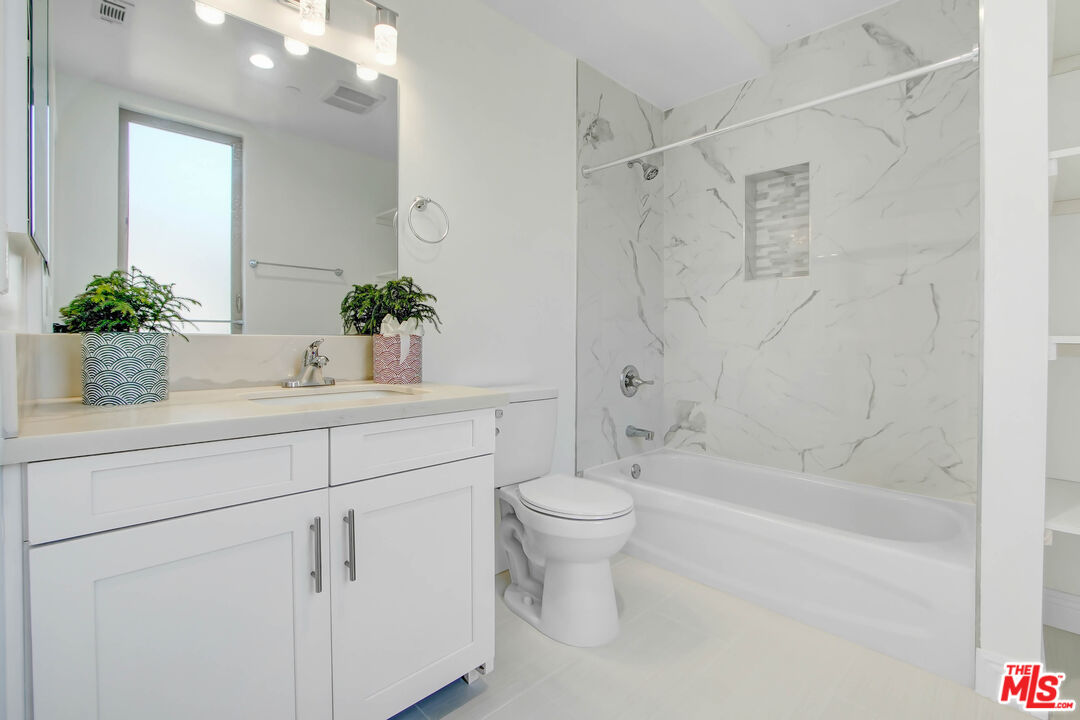 11753 Iowa Avenue, Unit 201 Los Angeles, CA 90025 - Photo 9 of 16