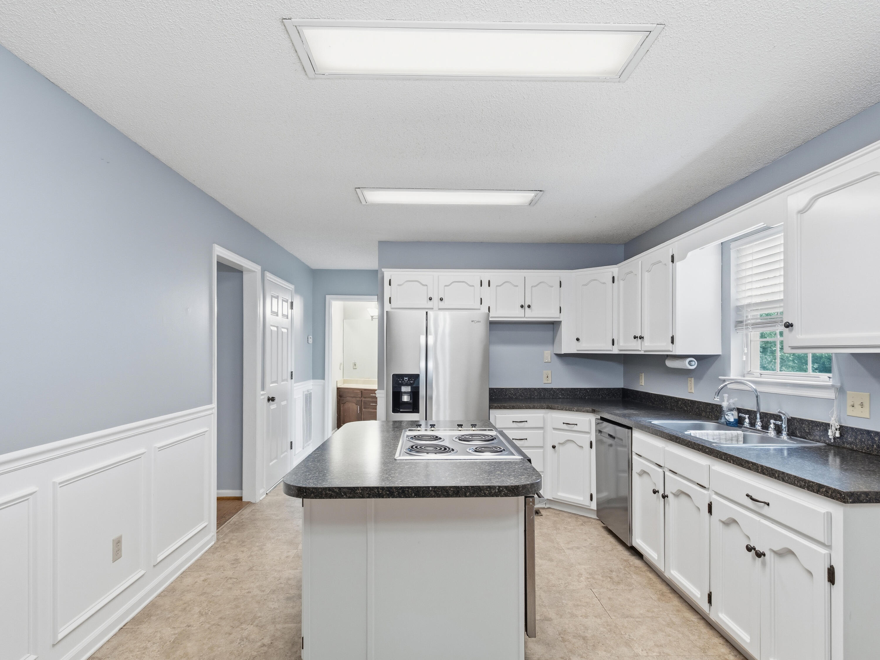 9002 Quail Run Drive Chattanooga, TN 37421 - Photo 7 of 19 Kitchen