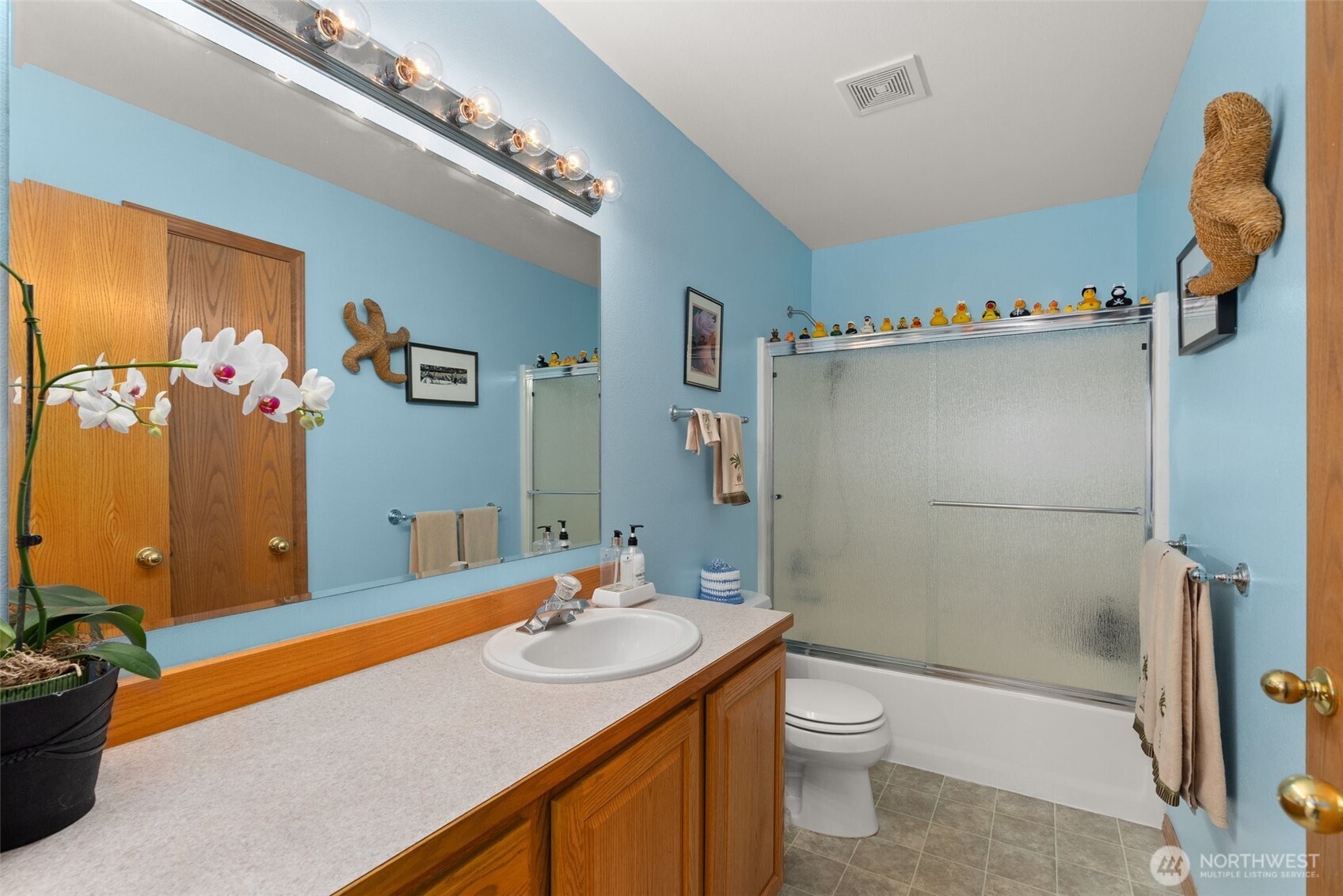 104 Walsh Lane Chehalis, WA 98532 - Photo 12 of 30 a bathroom with a sink a toilet and shower