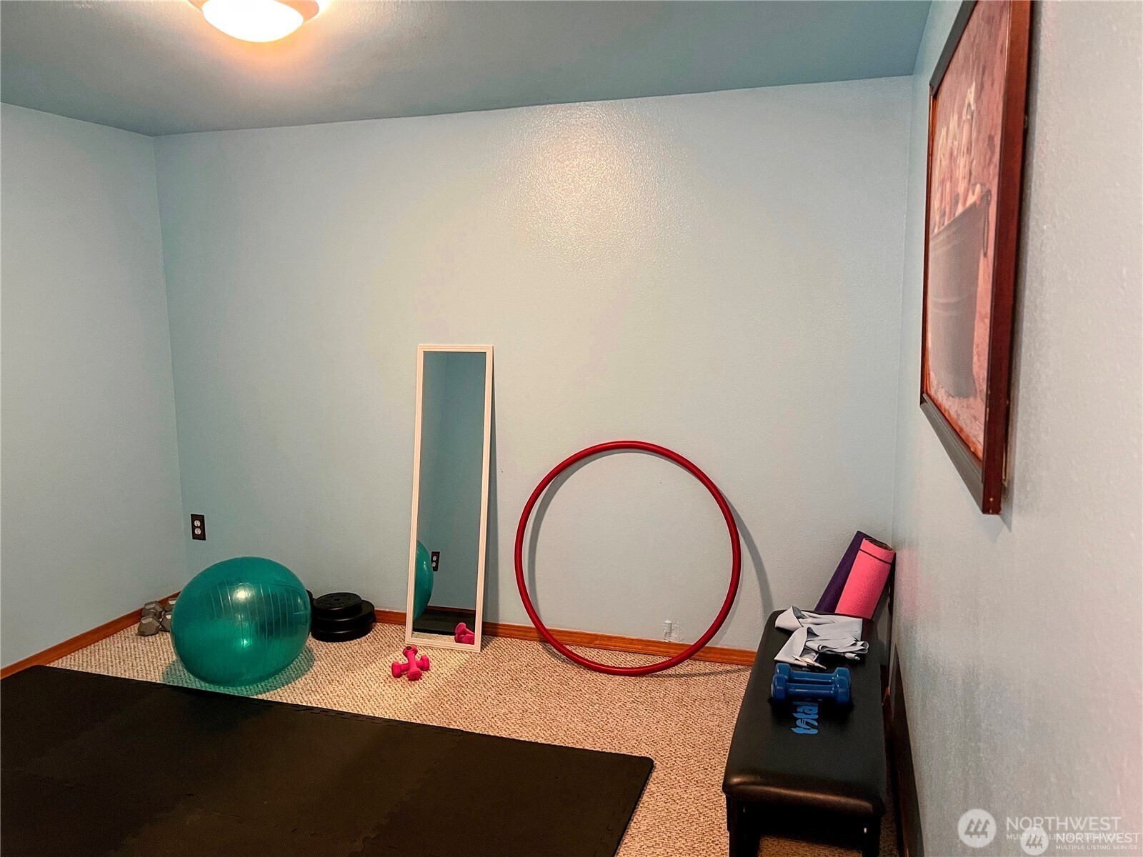 104 Walsh Lane Chehalis, WA 98532 - Photo 17 of 30 a room with furniture and a potted plant