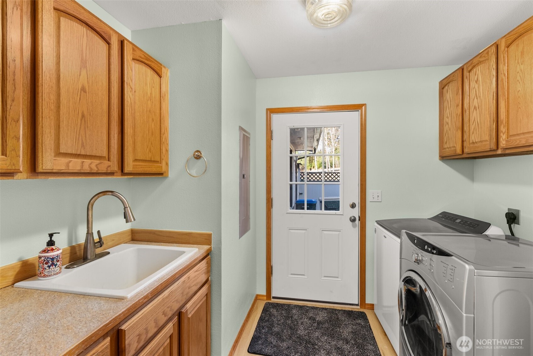 104 Walsh Lane Chehalis, WA 98532 - Photo 19 of 30 a view of a kitchen with sink washer and dryer
