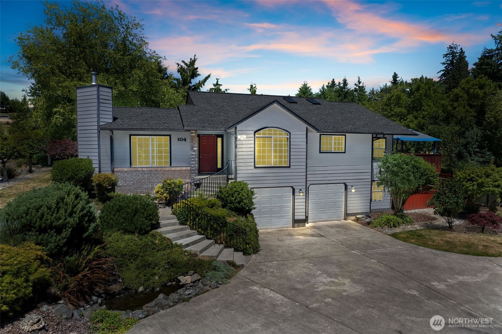 104 Walsh Lane Chehalis, WA 98532 - Photo 27 of 30 a front view of a house with a yard and garage