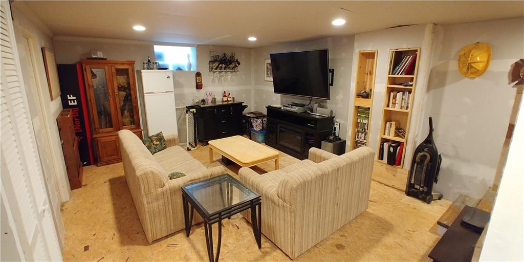 427 Jefferson Road Pittsburgh, PA 15235 - Photo 16 of 25 'Basement game room