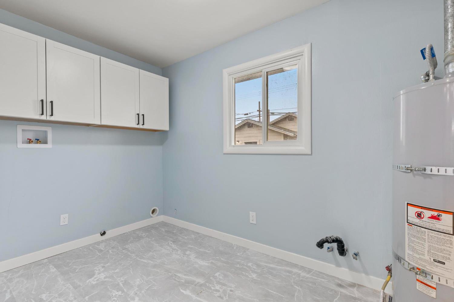 731 Sioc Street Colusa, CA 95932 - Photo 18 of 30 a view of room and workspace