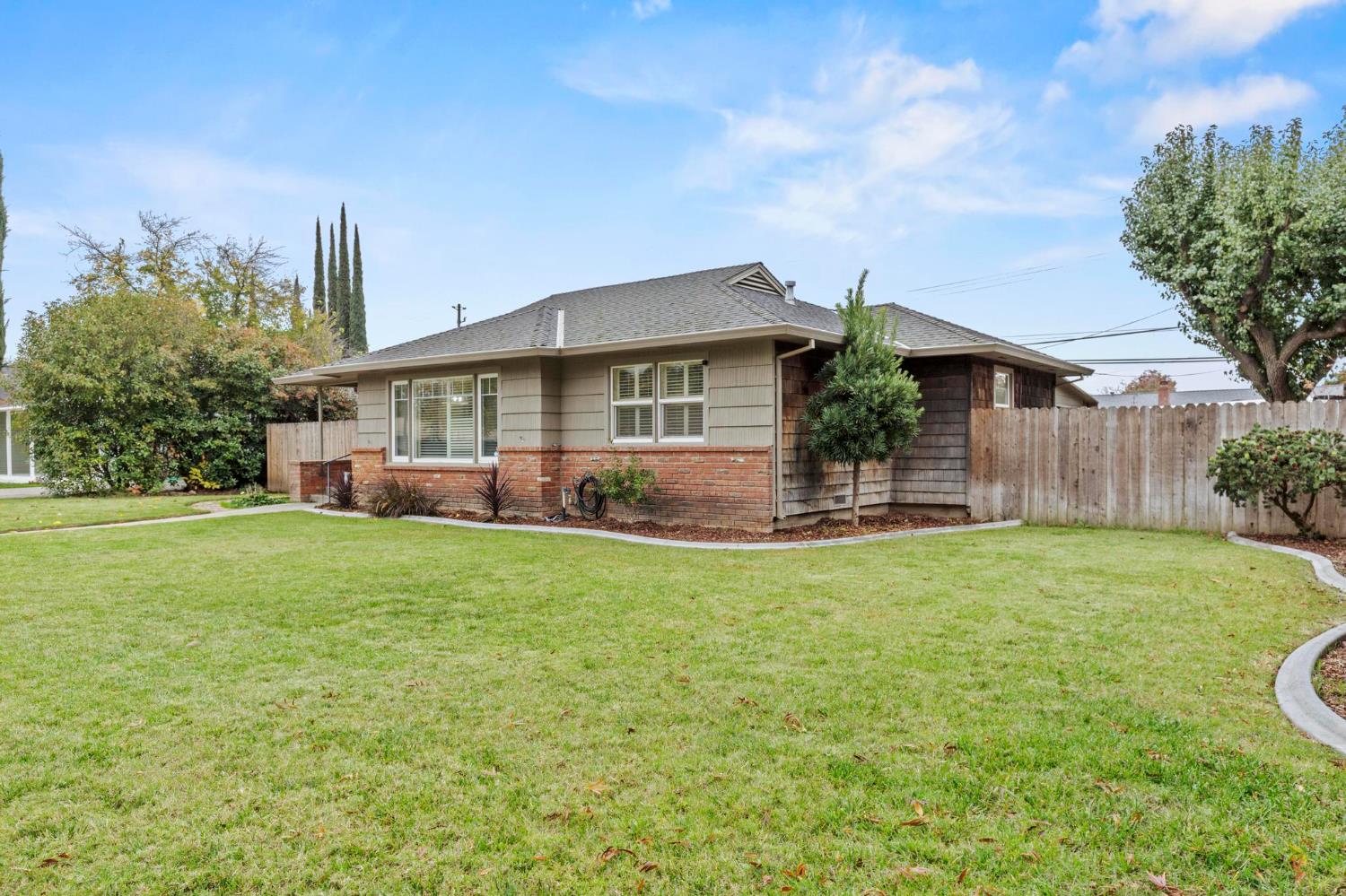731 Sioc Street Colusa, CA 95932 - Photo 2 of 30 a front view of a house with garden
