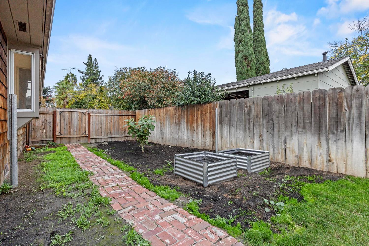 731 Sioc Street Colusa, CA 95932 - Photo 22 of 30 a view of a backyard with wooden fence
