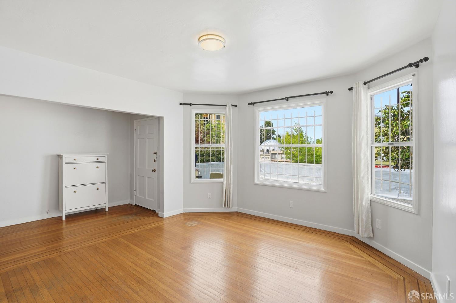 2811-2815 Telegraph Avenue Berkeley, CA 94705 - Photo 20 of 73 a view of an empty room with a window