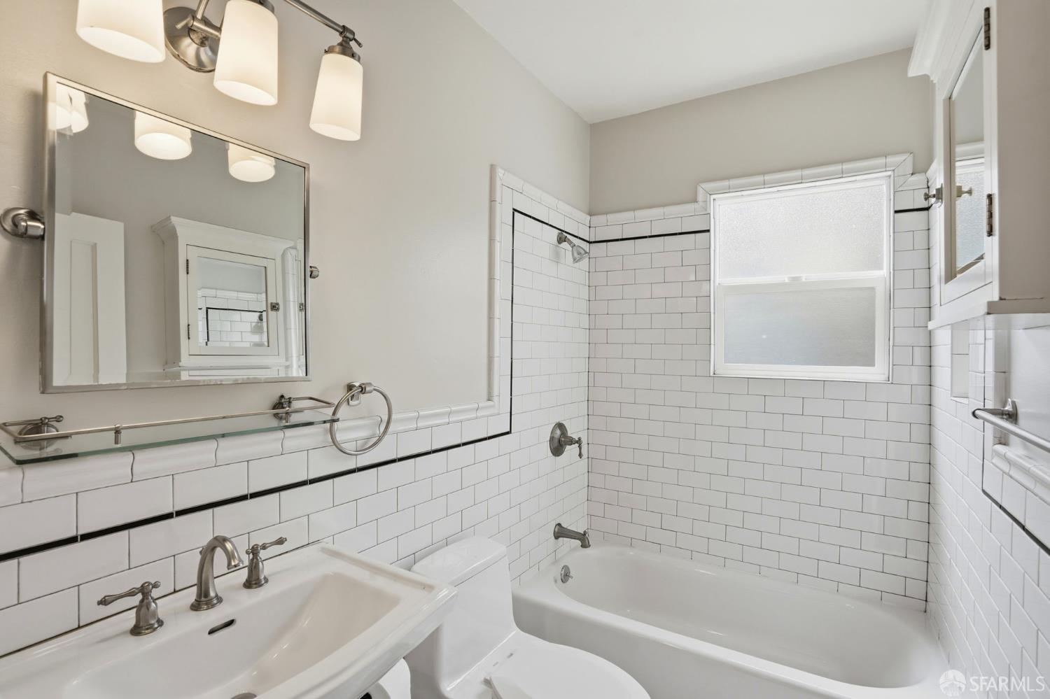 2811-2815 Telegraph Avenue Berkeley, CA 94705 - Photo 27 of 73 a bathroom with a bathtub and a sink
