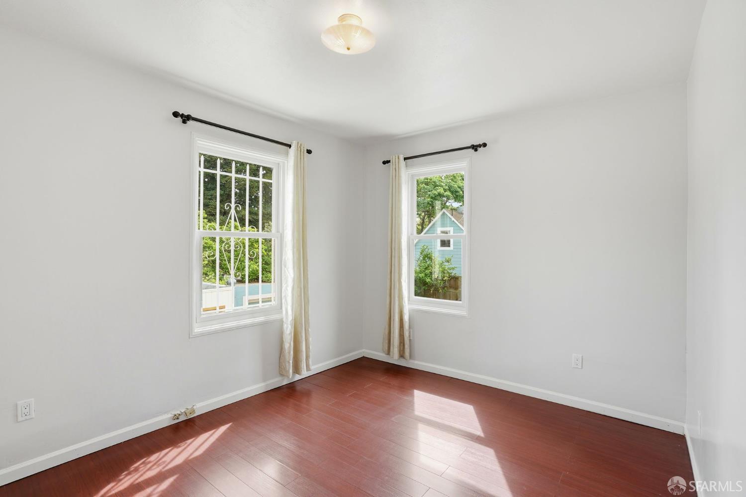 2811-2815 Telegraph Avenue Berkeley, CA 94705 - Photo 33 of 73 an empty room with wooden floor and windows