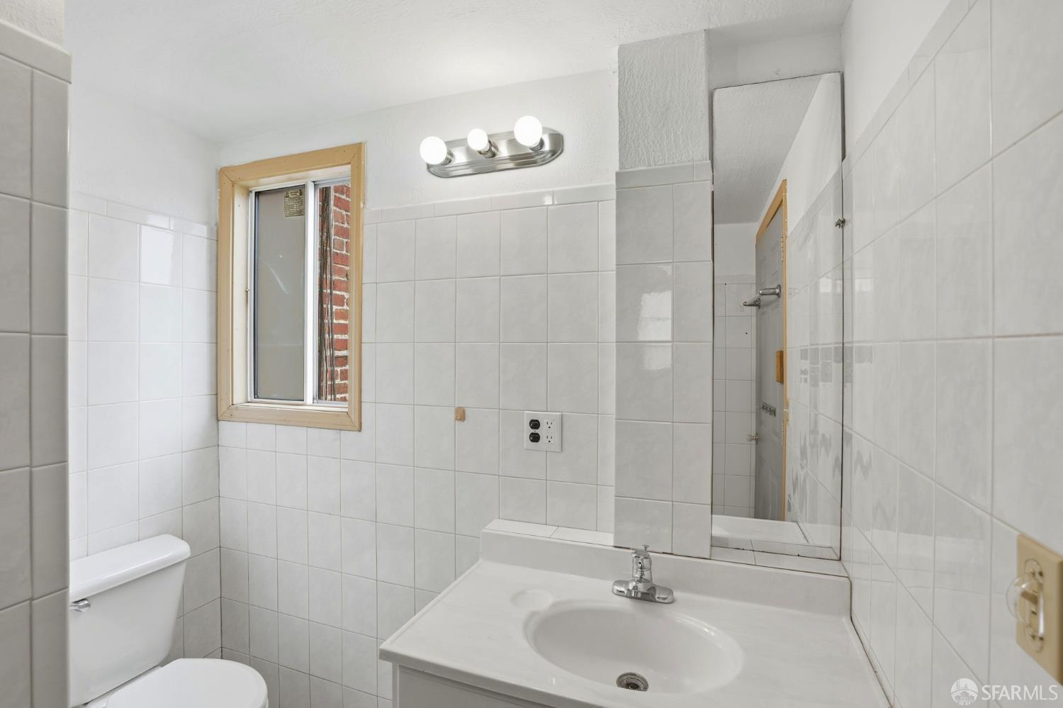 2811-2815 Telegraph Avenue Berkeley, CA 94705 - Photo 37 of 73 a bathroom with a sink a toilet and shower