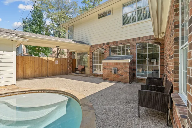 a view of a house with backyard and sitting area