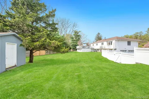 $1,149,000 | 65 Pine Hill Lane, Dix Hills, NY 11746