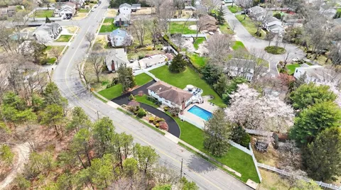 $1,149,000 | 65 Pine Hill Lane, Dix Hills, NY 11746