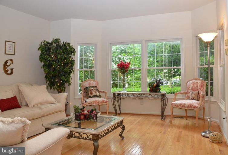 1244 Woodbrook Court Reston, VA 20194 - Photo 7 of 30 Elegant LR with hardwood floors and bump-out