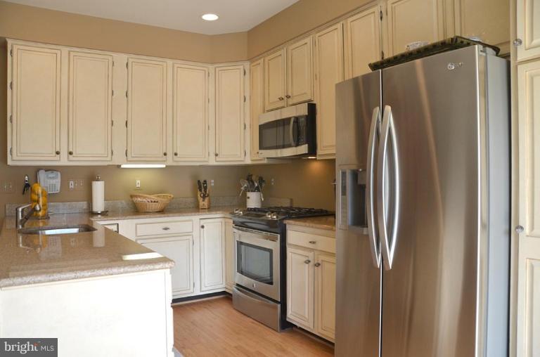 1244 Woodbrook Court Reston, VA 20194 - Photo 9 of 30 Designer Kitchen w/Granite ss and custom cabinets