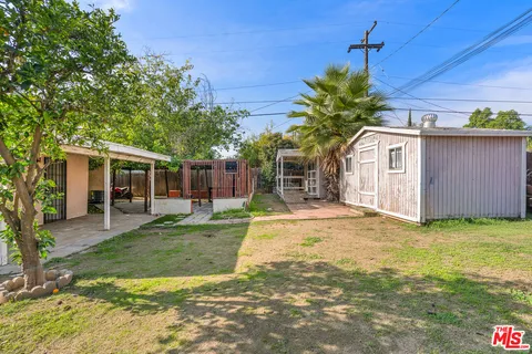 a view of a backyard with garden