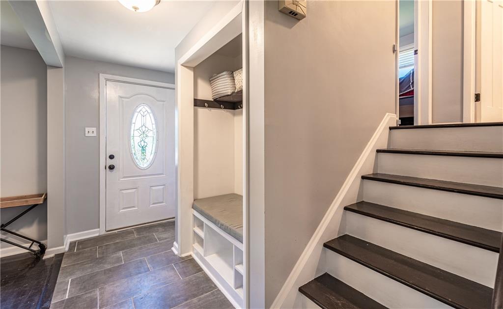 607 Elliot Drive McKees Rocks, PA 15136 - Photo 3 of 25