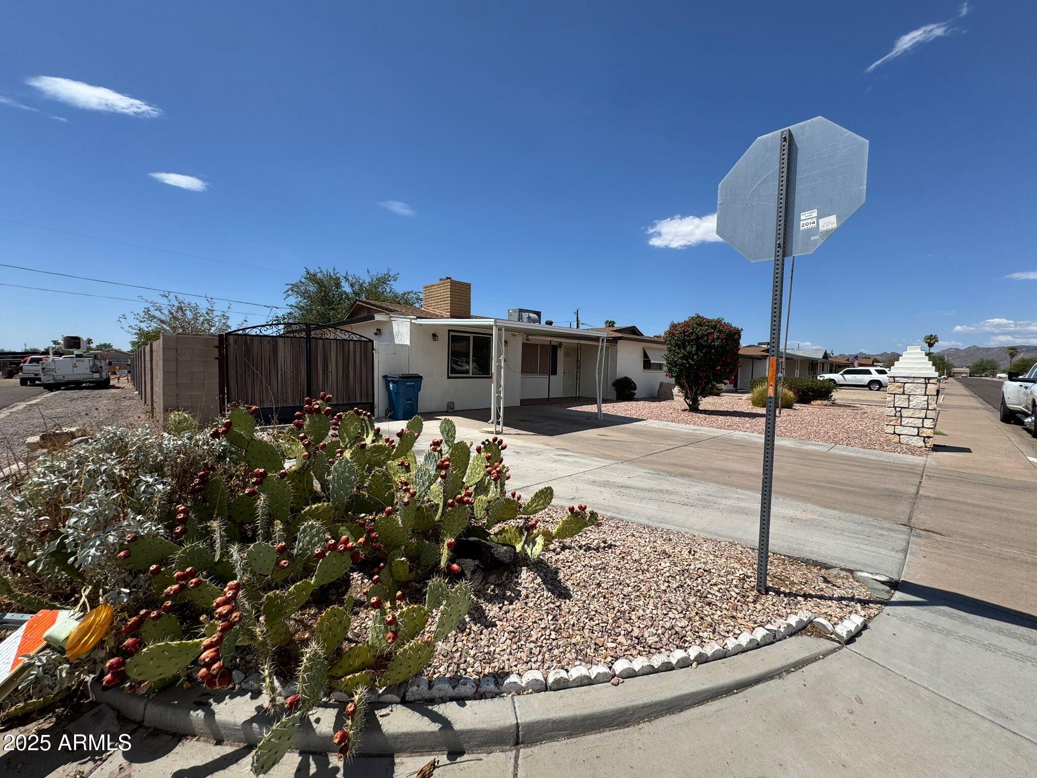 1284 South Lawther Drive Apache Junction, AZ 85120 - Photo 4 of 26 0e67644f-3ae8-46bd-83ee-7ba5157386cc