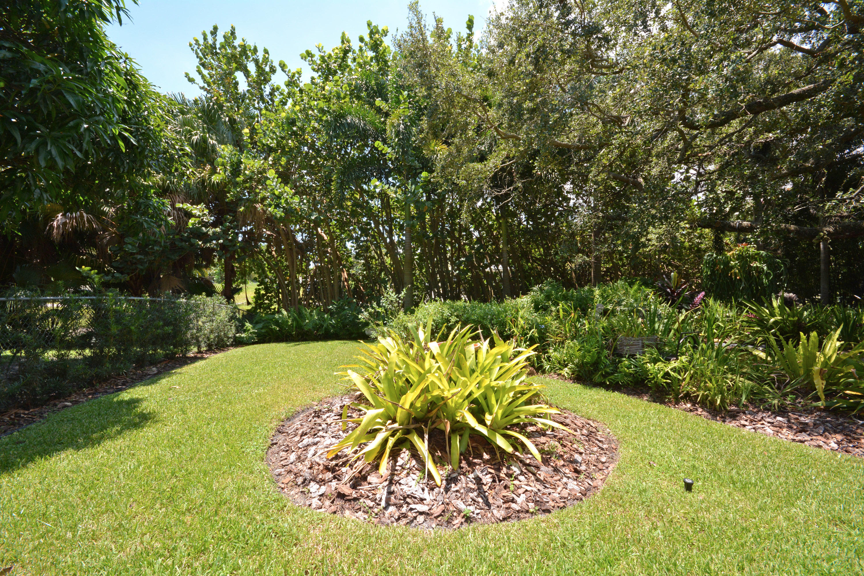 1284 Southwest 14th Street Boca Raton, FL 33486 - Photo 25 of 28 Yard