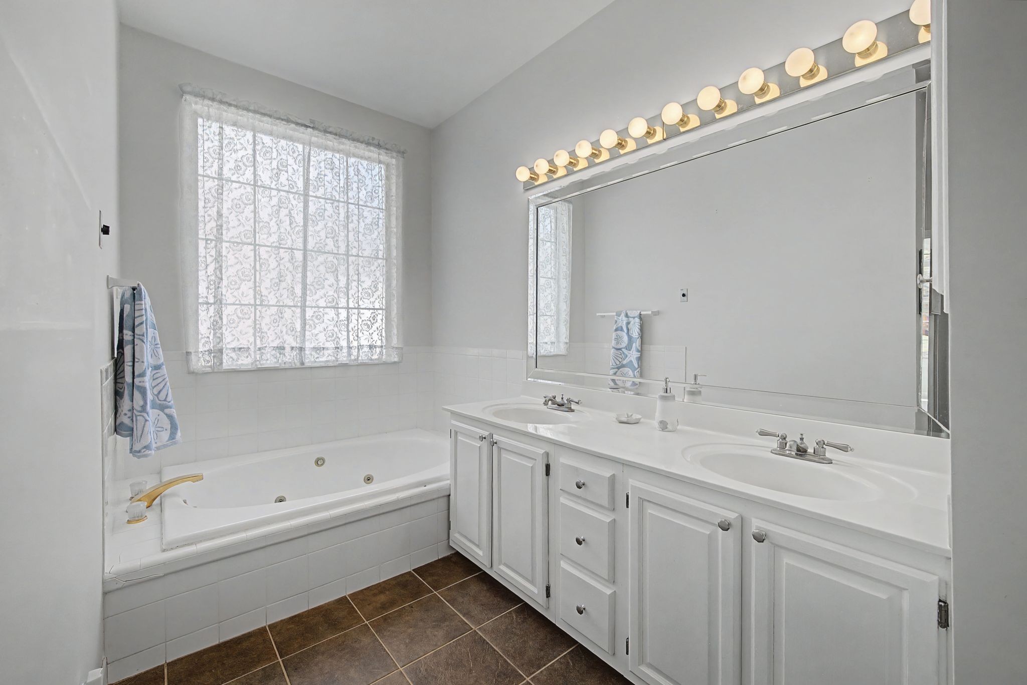 231 Green Harbor Road, Unit 8 Old Hickory, TN 37138 - Photo 23 of 36 a bathroom with a tub sink and mirror