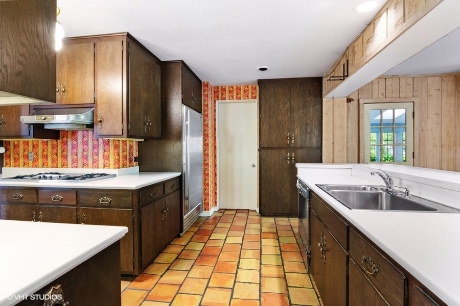 285 Old Farm Road Northfield, IL 60093 - Photo 12 of 21 a kitchen with a sink stove and cabinets