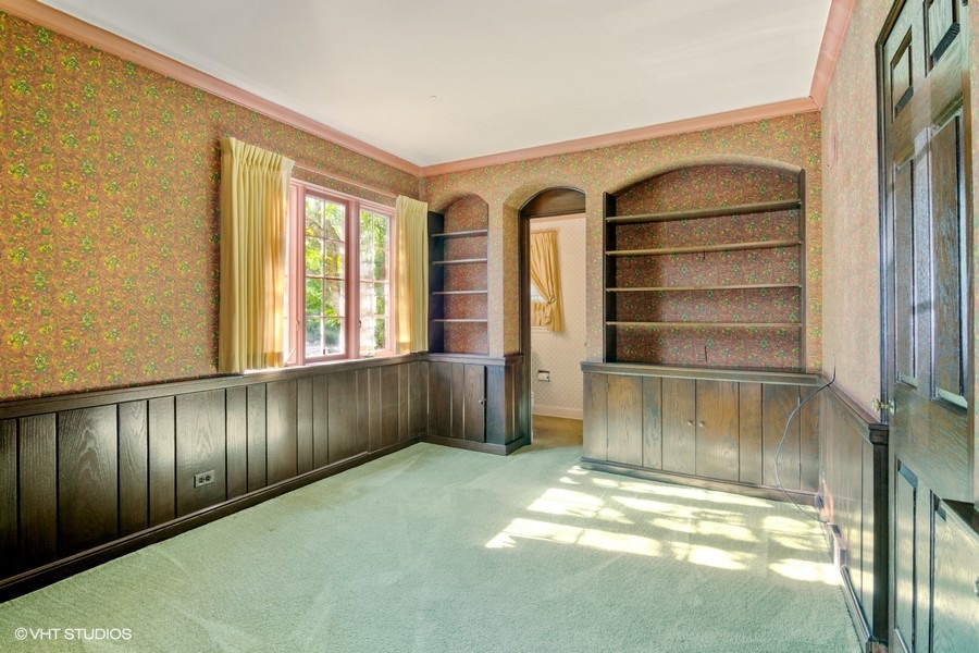 285 Old Farm Road Northfield, IL 60093 - Photo 14 of 21 a view of an empty room and window