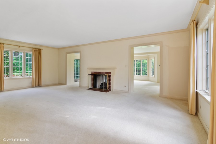 285 Old Farm Road Northfield, IL 60093 - Photo 4 of 21 a view of an empty room with a window