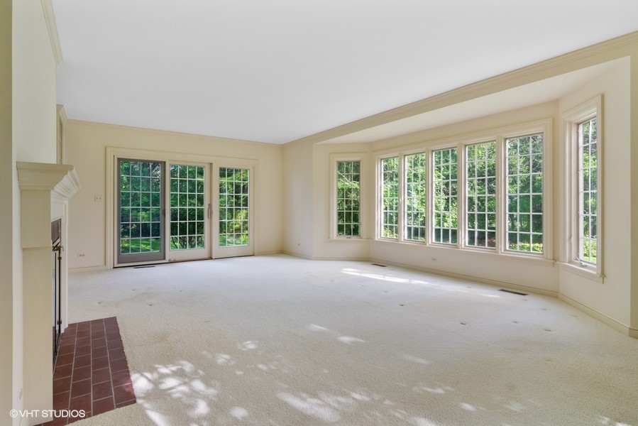 285 Old Farm Road Northfield, IL 60093 - Photo 5 of 21 a view of an empty room with a large window