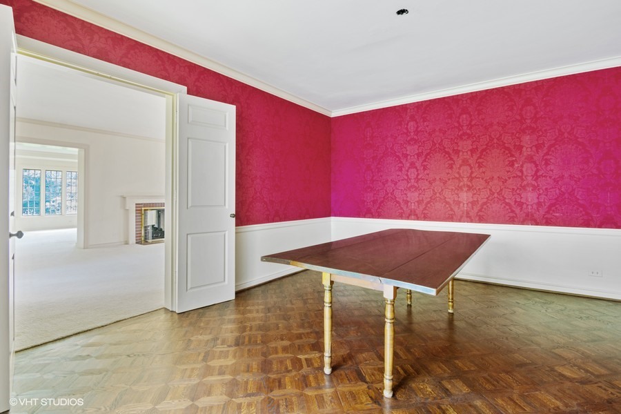 285 Old Farm Road Northfield, IL 60093 - Photo 7 of 21 a view of an empty room