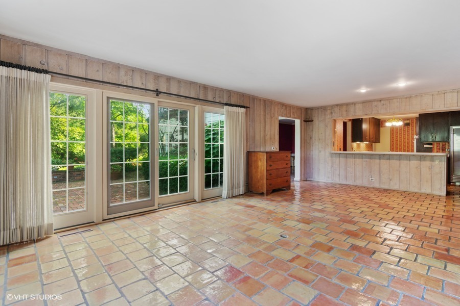 285 Old Farm Road Northfield, IL 60093 - Photo 10 of 21 a view of an empty room with a window