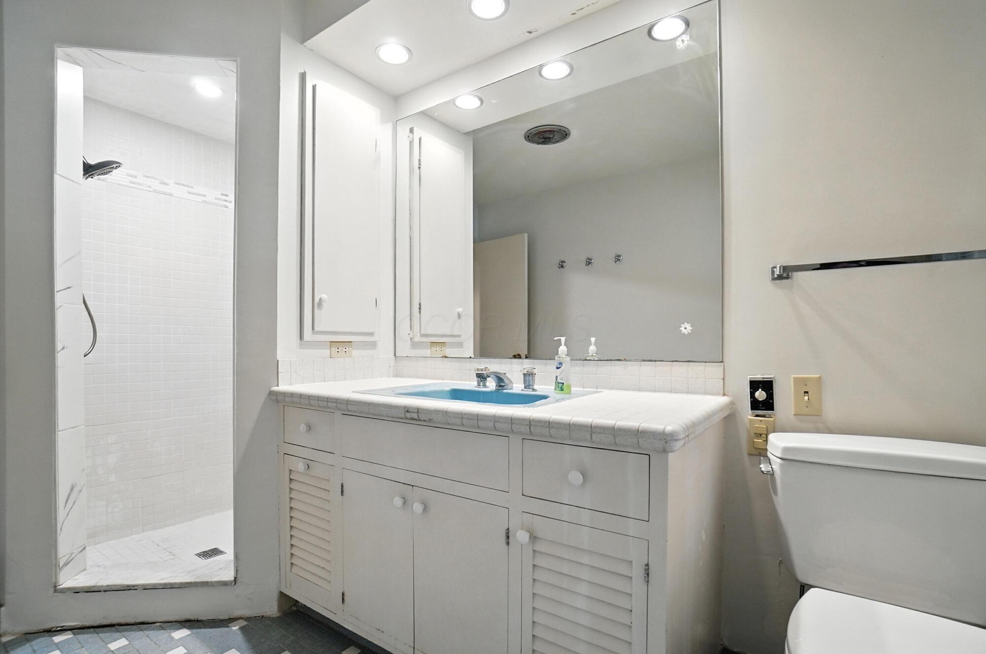 3885 Woodbridge Road Columbus, OH 43220 - Photo 63 of 158 059