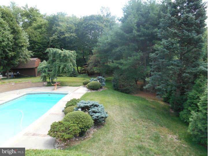 58 Laurel Road Southampton, PA 18966 - Photo 7 of 25 Back Yard