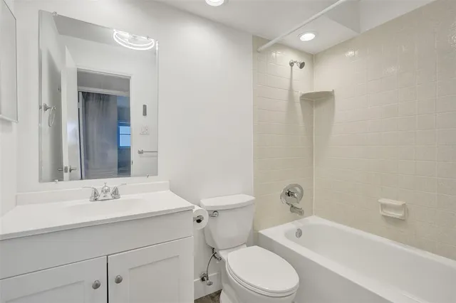 $364,900 | 1541 South Ocean Boulevard, Unit 309, Lauderdale-by-the-Sea, FL 33062