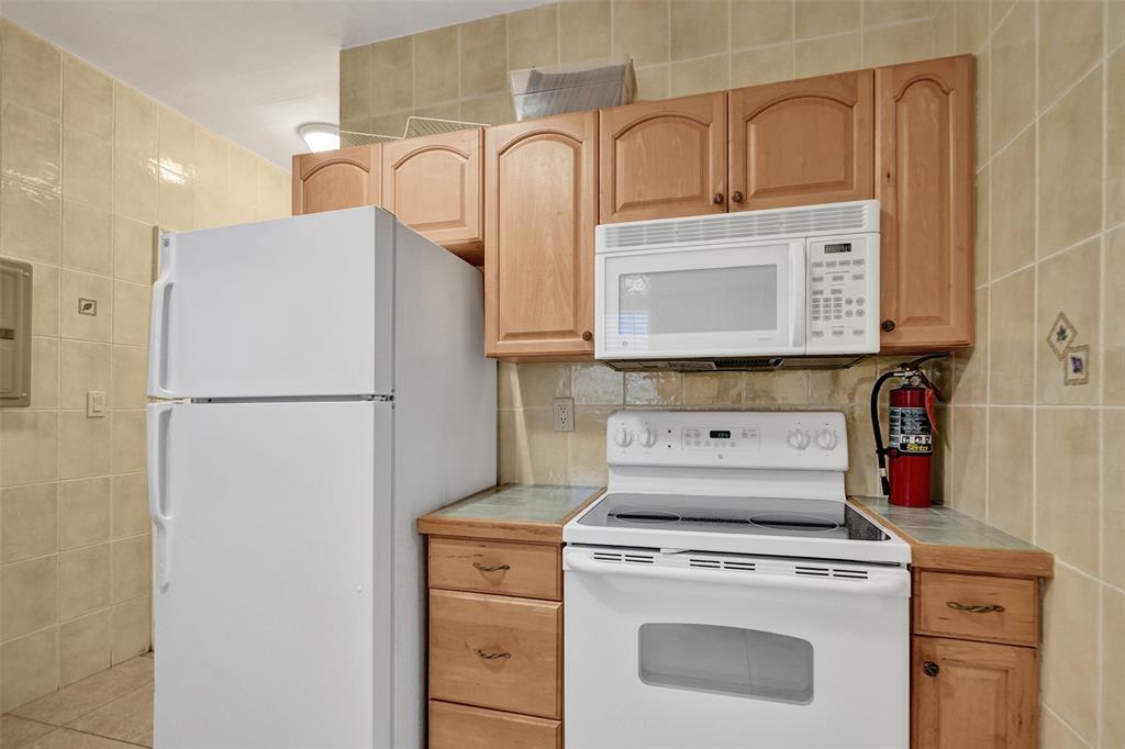 1541 South Ocean Boulevard, Unit 309 Lauderdale-by-the-Sea, FL 33062 - Photo 26 of 31