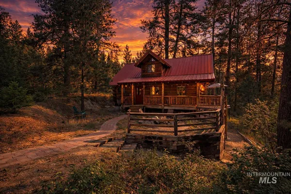 $740,000 | 397 Warm Lake Road, Cascade, ID 83611